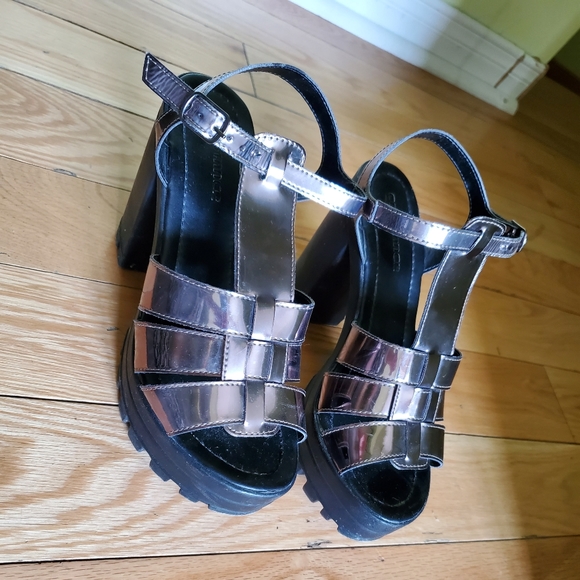 Sandal - Picture 4 of 6